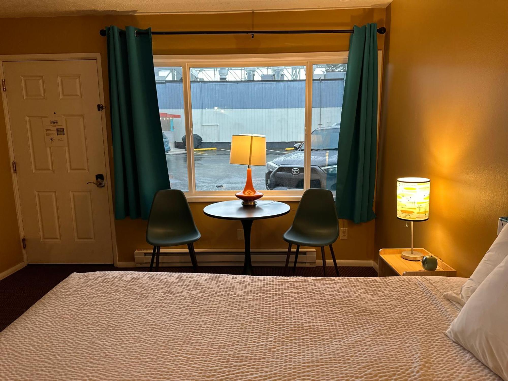 Atomic Motel Astoria Room photo